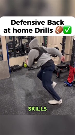 Coach Colonna | Defensive Back • DB on Instagram: "Drills for when it’s too cold out 🥶🏈✅ Full program on Lockdown Academy - link in bio 🔒 #defensiveback #football"