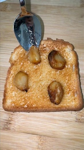 Garlic Confit Toast #food #foodlover #foodshorts #cooking #recipe