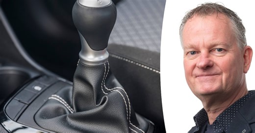 Mag je in het buitenland wél met je automaat-rijbewijs in een handgeschakelde auto rijden?