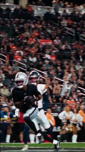 Pickett throws TD to Shedrick Jackson 🎯