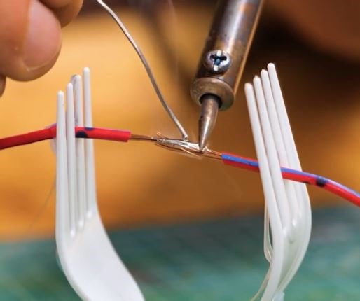 935K views · 2.3K reactions | Tidy tech! Pro tips for working with wires and cables! | 5-Minute Crafts | Facebook