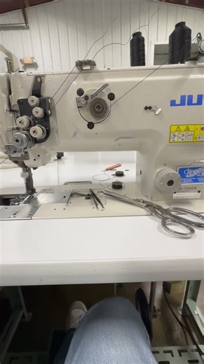 Winding a bobbin on an industrial sewing machine#windingabobbin #bobbin #juki8700 #jukisewingmachine