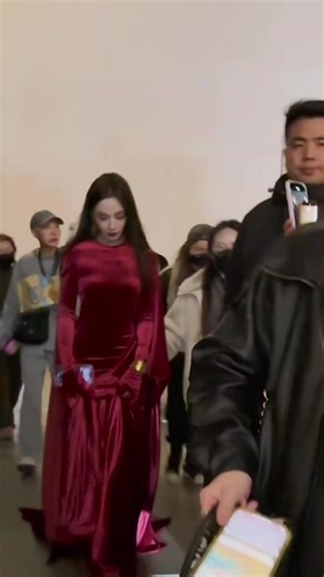 Kỷ niệm 15 năm thành lập Bazaar Art với Bành Tiểu Nhiễm