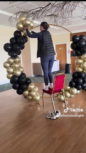 Come With Me To My First Ever Balloon Set Up - 18th & 21st 🖤 I am very much a beginner so any tips are welcome! Xx 📍Marple Golf Club #highpeakballoons #fyp #foryou #viral #balloonhoop #marple #balloons #beginnerballoonartist #balloonartist