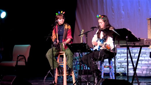 🎄 ☕ Renaissance High School turned December into a celebration of creativity with their Christmas Coffee House! 🎶 From festive musical performances and improv to an Art of the Month showcase, this event is all about talent and teamwork. Special thanks to Mike Akel, our amazing TV Teacher, for bringing this story to life! 💙 | Williamson County Schools