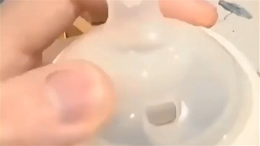 布朗博士防胀气奶瓶，科学排气设计，减少宝宝胀气不适，喂养更安心。实测宝宝喝奶顺畅，睡眠也更好，新手爸妈必备好物！