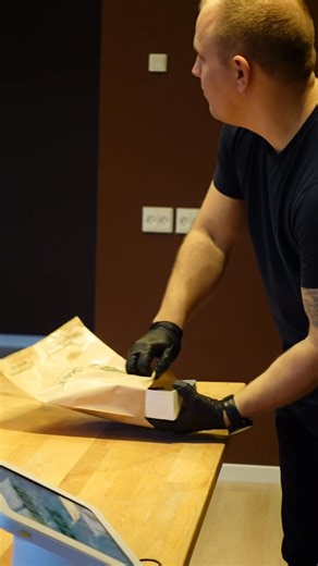 30K views · 209 reactions | TAK til alle jer, der har kigget forbi butikken siden vores åbning i går 朗 Vi måtte melde helt udsolgt kl. 10.00 i går! Og selvom vi selvfølgelig er ærgerlige over, at nogle måtte gå forgæves, så er vi blæst bagover over den store opbakning og over, at så mange valgte at kigge forbi  Vi har åbent resten af ugen fra 7.00-16.00 (eller til der er udsolgt) 縷 Vi ses! | Bagtanker Svenstrup | Facebook