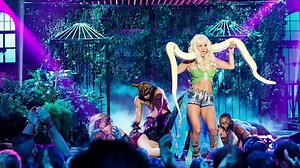 Kaley Cuoco Channels Britney In EPIC "I'm A Slave 4 U" & Josh Gad Tackles Trump- Lip Sync Battle (Wo