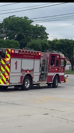 Columbia Fire Department Engine 1 responding! 👏🏻😮‍💨@🔥Amir💀 #columbiafiredepartment #colasc #fire #columbiasc #lexingtonsc #awesome #firedepartment #responding