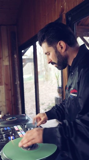 Transition Bobby Caldwell to Earth/Wind & Fire