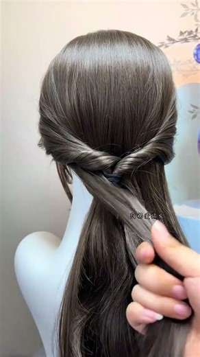 Effortless Low Updo Tutorial: Perfect for Beginners