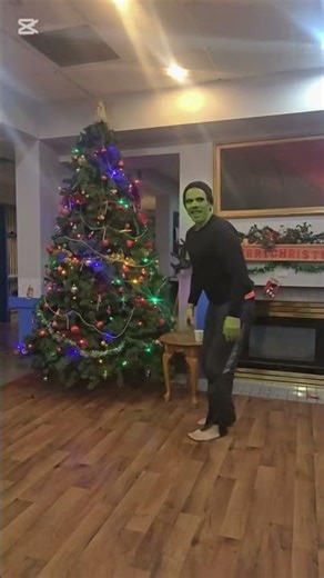 Alien vs. the ornament. Bloopers. Behind the scenes. #aliencomedy #alienlaughs #alienxmas