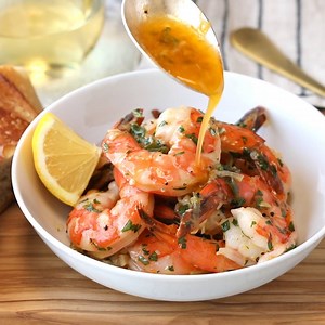 41K views · 223 reactions | Thinking of shrimp for dinner? Try this quick and easy Shrimp Scampi recipe! (PS - Don't forget the crusty bread for dipping into the white wine-garlic-butter sauce. So good!) MAKE IT: https://stripedspatula.com/easy-shrimp-scampi/ | Striped Spatula | Facebook
