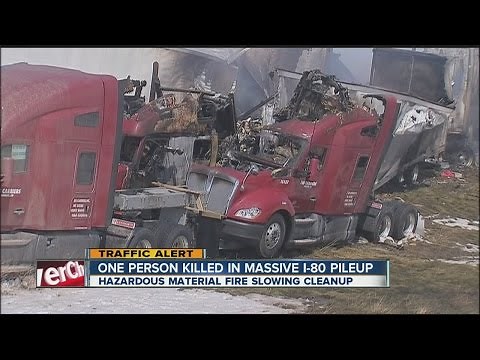 1 killed in massive I-80 pileup in Wyoming