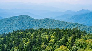 This Stunning Mountain Destination Is an Outdoor Adventurer's Paradise — With Epic Hikes, Scenic Cam