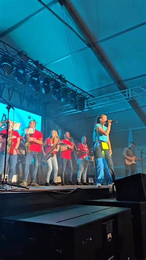 ❤️ ¡Buenos días! Anoche vivimos momentos únicos en el concierto de Isabel Aaiún en la XXV Feria del Jamón de Bellota 100% de Los Pedroches. Uno de los más espectaculares fue la interpretación de la canción ‘El himno de mi peña’, acompañada por la Charanga Pata Negra. ¡No os perdáis el vídeo! #DehesaCircularODS #AndalusianCrush #ViveAndalucia @viveandalucia @dipucordoba @iprodeco #FeriaDelJamón2025 #VillanuevaDeCórdoba | Ayuntamiento de Villanueva de Córdoba