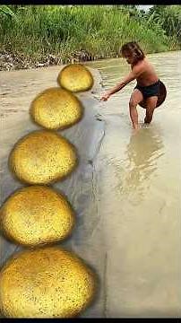 Oh, my God,,This Man Successfully Discovered a Pile of Gold Treasure #golddiscovery #findgold
