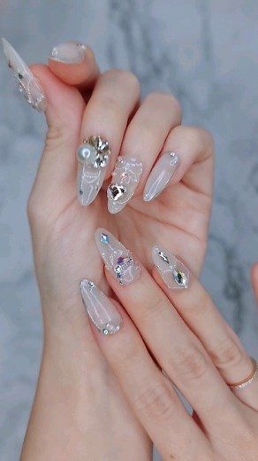From delicately encrusted gems to mesmerizing chain patterns, these necklace nail art designs are fit for a queen ✨️ #beadnail #xhsnail #珍珠美甲 ＃美甲 ＃sripetaling #nailart #nails #naildesign #trendynail #julynails #nailreels #queencard | Enchanted Siblings | Facebook