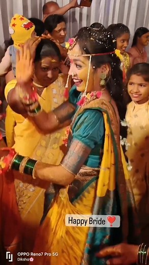 Marathi Wedding🧿  on Instagram: "Bride dance ❤️ . MUA: dm videography: dm #MarathiLook #marathi_status_ #maharashtrian_weddingz #marathilookstyle #supportpost #marathi_weddingz #bridesmile #brideweddinglook"