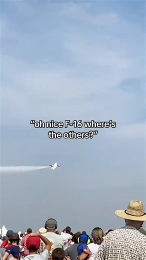 U.S. Air Force Thunderbirds Trail Formation 🇺🇸