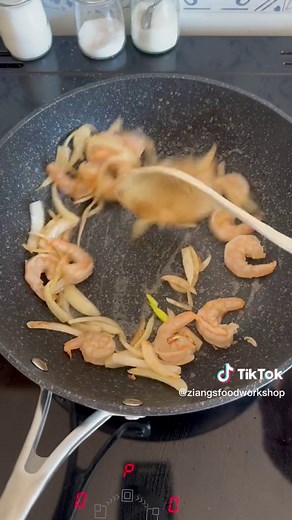 Delicious King Prawn Chow Mein Recipe | Easy Cooking Tutorial