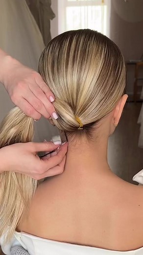 ✨ Attention all brides-to-be! ✨ Want to achieve that perfect bridal chignon effortlessly? Look no further! 💁🏼‍♀️💍 Bridal hair expert, @nastasya_dan, spills her secrets on how to nail this sleek and stunning hairstyle in just a few simple steps! 💫✨ Get ready to turn heads on your big day! 💕 #BridalHair #ChignonGoals #HairTutorial #BridalBeauty | Hair Rehab London Hair Extensions