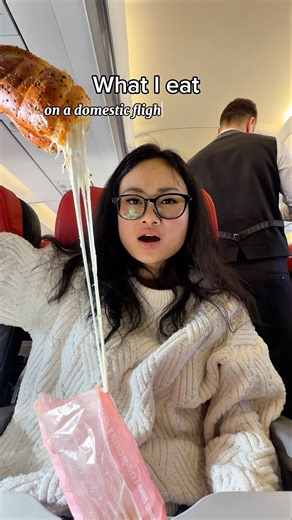 What I eat on a domestic flight in Türkiye ✈️🤯