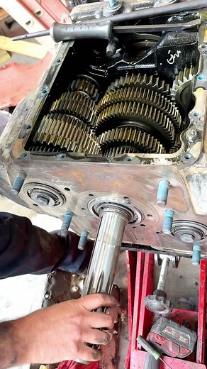 Inside of Eaton Transmission: Exploring Mechanics of Transmission Repair