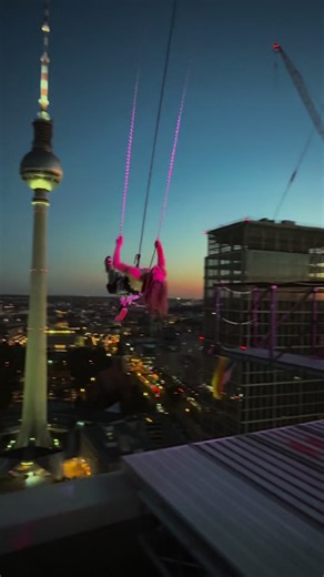 120m über Berlin ⭐️ Die High Swing ist definitiv eine Erfahrung wert ✨🌙 #berlin #highswing #berlinspots #sunset #viewpoint