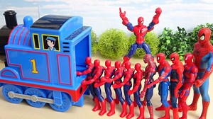 Spider-Man will board the Thomas locomotive in a row. | Kids Toy TV