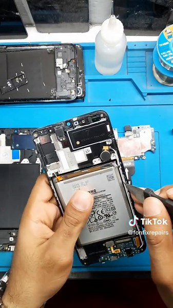 Samsung galaxy A70 screen replacement. #mombasaphonerepair #fonfixrepairs #instagood #fyp #fypシ #CapCut #revivingphonesbacktolife #mombasatiktokers #fypシ゚viral #repairsataglance