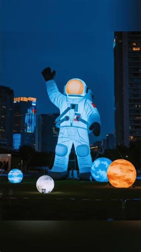giant customized inflatable Astronaut for display or decoration.