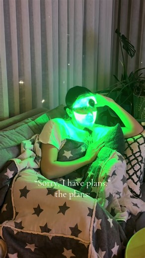 led face mask müge anlı 💆🏽‍♀️💆🏽‍♀️ #selfcare #foreo #skincare #mugeanli #kesfetteyiz