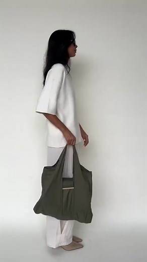 766K views · 1.2K reactions | Never dig through your bag again — this Keychain Tote Bag keeps lip balm, coins, or earbuds right where you need them. Tiny but mighty, it clips on and goes with you, blending cute style  with everyday smart design. Order herehttps://www.acomodatby.com/products/keychain-tote-bag | Acomodatby | Facebook