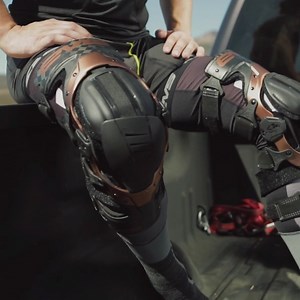 AXIS PRO KNEE BRACE | Have a look 👀 at these premium knee braces - blending innovation, style and comfort! Now you know why riders worldwide trust the Axis Pro for ultimate knee protection. #WeAreProtection | EVS Sports