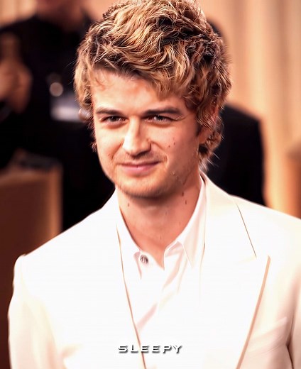 Joe Keery at the Golden Globes: A Stunning Display