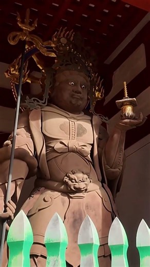 高野山 中門の仁王像の足元…実はこうなっている