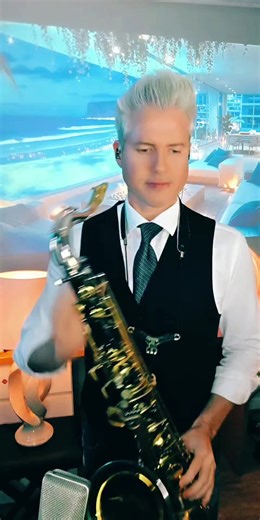 Live Saxophone Performance of Baker Street