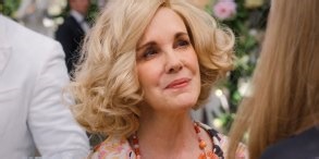 Elizabeth Perkins on '80s Fame and Her Friendship With Elizabeth Taylor