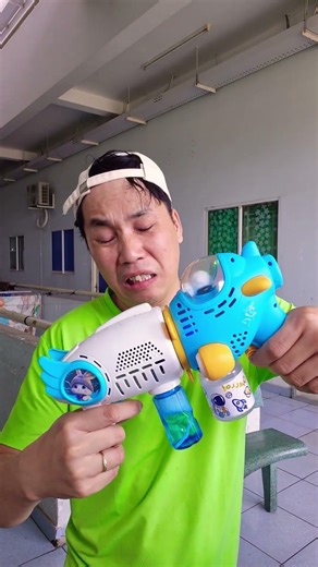 目隠しでストローをタピオカミルクティーに上手くさせるかチャレンジで大惨事www #Shorts #タピオカ #目隠し #目隠しタピオカチャレンジ