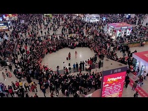 Spring Festival: Surprise flash mob at a Shenzhen railway station