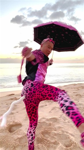 Kawaii Coquette Kitty Nyatial Arts Umbrella and Purse Jitsu Pink Leopard Mode at the beach. Hoping to make a sweet beach maiden smile #kawaii #coquette #kitty #martialarts