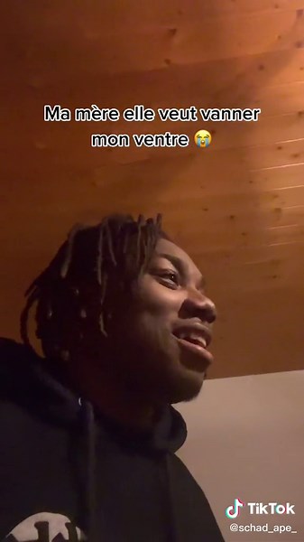 Humorous Personal Story in French With Dreadlocked Individual