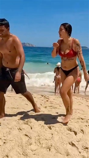 🇧🇷 Ipanema Beach A Sunny Day