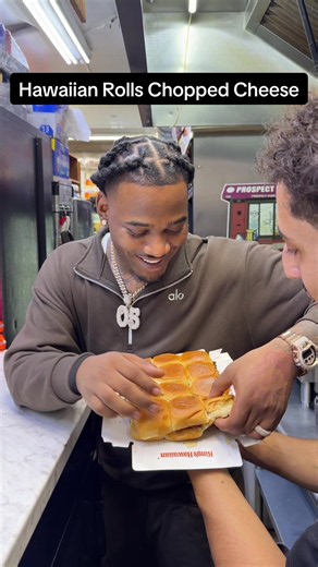Hawaiian Rolls Chopped Cheese with Noodah05 📍Prospect Park Deli #prospectparkdeli #hawaiian #rolls #choppedcheese