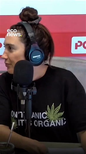 🐶 Entró a una radio escapando de la tormenta… y encontró familia.🌧️ Durante la tormenta de ayer en CABA, un perrito asustado entró al estudio de radio en Pop Radio 101.5 buscando refugio.📻 La situación fue contada al aire en el programa Código Sily, donde le dieron mantita, agua y alimento.💙 Minutos después llegó la frase que emocionó a todos: “me voy con perro hoy chicos”, dijo la locutora @delfi_sciannamea, que decidió adoptarlo.💬 ¿vos también lo hubieras adoptado?📹Pop Radio 101.5#perros