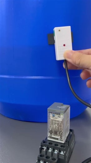 Non contact detection water level sensor