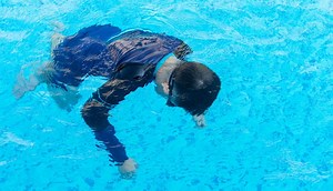 Water rescue: drowning first aid, diving injuries | Emergency Live