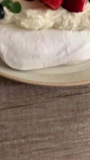 Delicious Pavlova Recipe - Easy Step-by-Step Guide