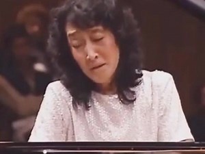 390K views · 4.5K reactions | A wonderful & inspired performance by the legendary pianist Mitsuko Uchida, of the Andante from Mozart's Piano Sonata in C Major, K. 545, the "Sonata Facile".. https://www.youtube.com/watch?v=lG6eY2T87XI Women of Classical Music https://www.youtube.com/channel/UCZqQII6jgt7_Ze4bRAreq4A | The World Music | Facebook